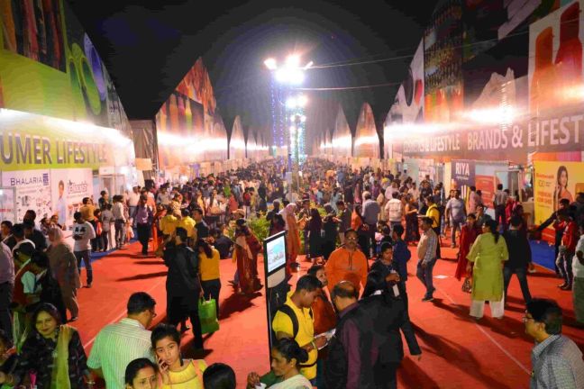 Visitors-enjoying-shopping-at-IIMTF-Kolkata. India International Trade Fair